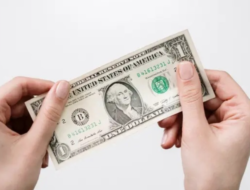 Dolar Melemah, Bitcoin Menguat, Apakah Ini Titik Balik Sistem Moneter Dunia?